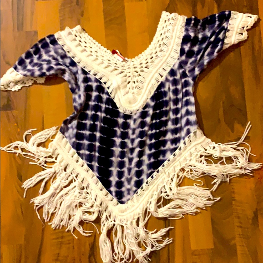 White and navy cute top